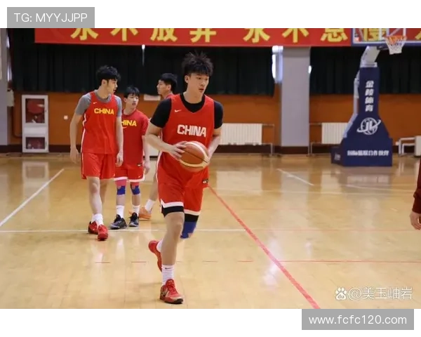 吴前带队热练力量房 浙江男篮全员备战展现拼劲 吴前带队热练力量房 浙江男篮全员备战展现拼劲