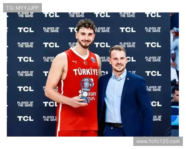 36岁穆勒蓄胡显老神态沧桑亲自送祝福德国男篮闯入欧锦赛决赛